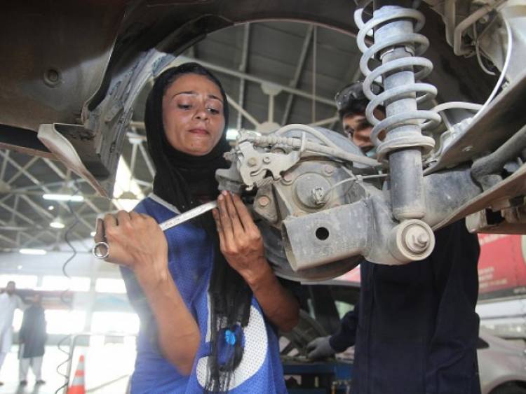 Uzma Nawaz| Pakistan first car mechanic